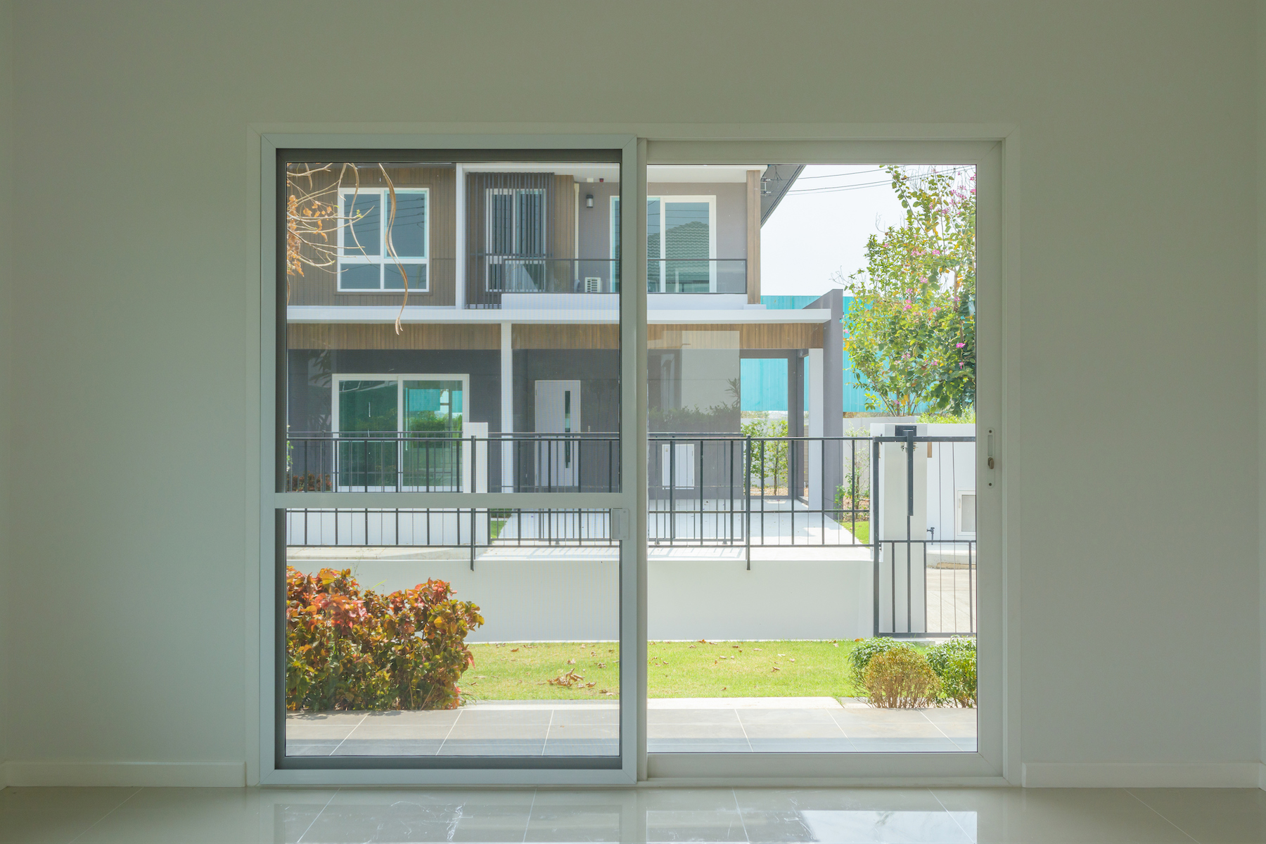 Pros and Cons of Fiberglass Doors