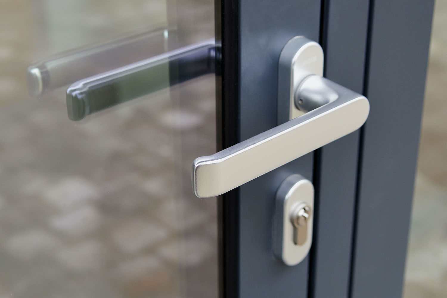 Choosing Locks and a Doorbell for Your Entry Door
