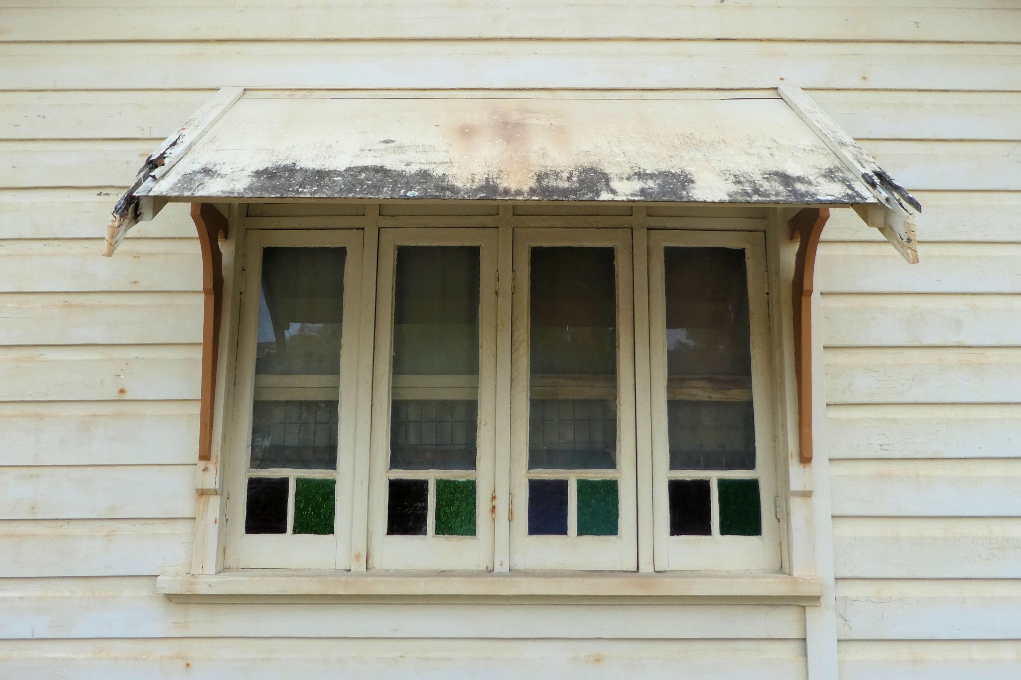 Dangers of Having Old Windows if You Use Window AC Units in Summer